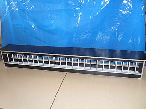 Krmítko dřevěné - odklopné víko 150 cm s otvory obou stran